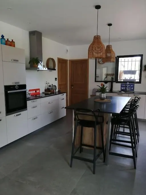 Villa Avec Piscine Dans Quartier Residentiel Cucuron