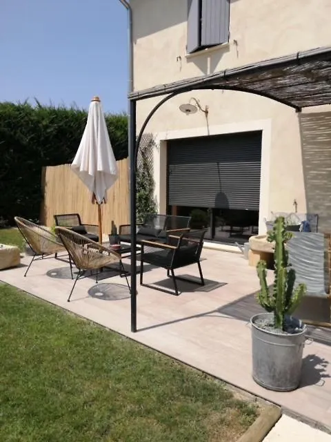 Villa Avec Piscine Dans Quartier Residentiel Cucuron