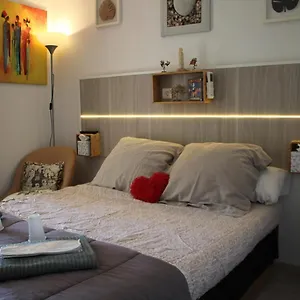 Séjour chez l'habitant Philippe&marie, A Louer Petite Avec Terrasse Dans Villa, Au Pied Du Luberon, Cucuron